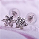 ★受注生産★【鑑別書付】K18ホワイトゴールド 天然ダイヤモンドピアス ダイヤ0.3ctピアス フラワーモチーフ