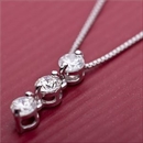【鑑別書付】ダイヤモンドペンダント/ネックレス 0.24ct スリーストーン K18 ホワイトゴールド ダイヤ3ストーン 鑑別書付き