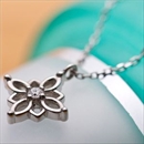 【鑑別書付】プラチナPT900 天然ダイヤネックレス ダイヤモンドペンダント/ネックレス0.014ct フラワーモチーフ