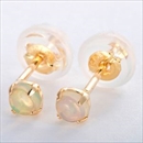 ピアス エチオピアオパール K18 イエローゴールド 3mm×3mmサイズ カボションカット シリコン製ダブルロックキャッチ仕様