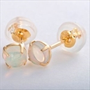 ピアス エチオピアオパール K18 イエローゴールド 4mm×4mmサイズ カボションカット シリコン製ダブルロックキャッチ仕様