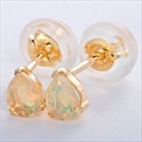 ピアス エチオピアオパール K18 イエローゴールド 4mm×3mmサイズ カボションカット シリコン製ダブルロックキャッチ仕様