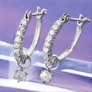 ★受注生産★合計0.3ctダイヤモンドピアス エタニティピアス チャーム付き